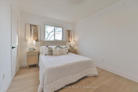 Photo 15 at 126 Richbell Street, Brownridge, Vaughan