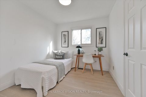 Photo 18 at 126 Richbell Street, Brownridge, Vaughan