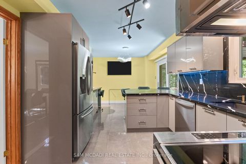 Photo 16 at 5 Canterbury Crescent, Humber Valley, Toronto