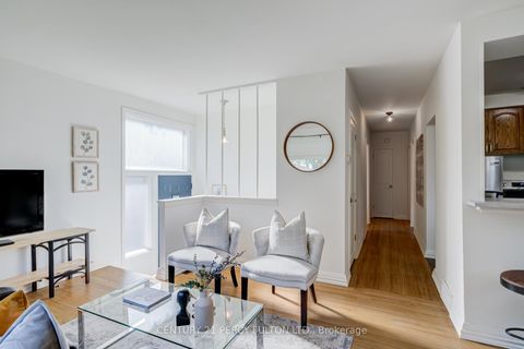 Photo 1 at 10 Mendip Crescent, Dorset Park, Toronto
