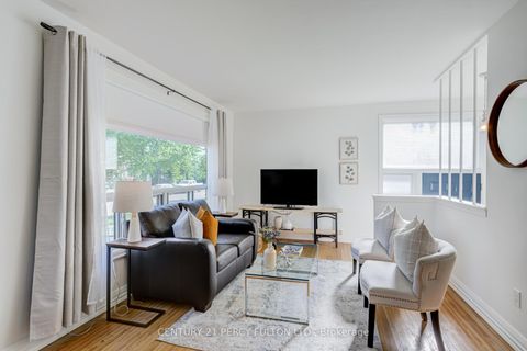Photo 2 at 10 Mendip Crescent, Dorset Park, Toronto