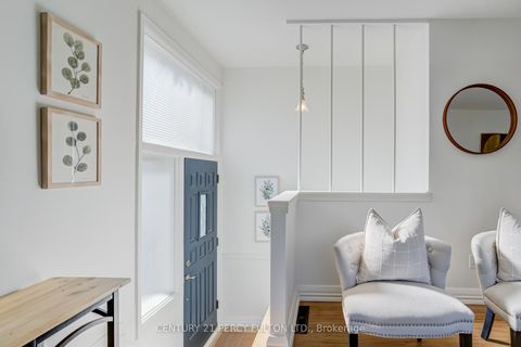 Photo 4 at 10 Mendip Crescent, Dorset Park, Toronto