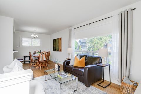 Photo 5 at 10 Mendip Crescent, Dorset Park, Toronto