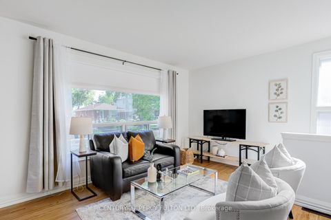 Photo 6 at 10 Mendip Crescent, Dorset Park, Toronto