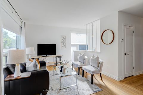 Photo 9 at 10 Mendip Crescent, Dorset Park, Toronto