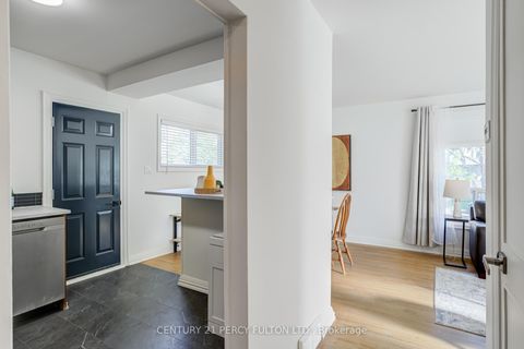 Photo 13 at 10 Mendip Crescent, Dorset Park, Toronto