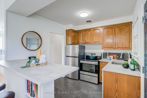 Photo 16 at 10 Mendip Crescent, Dorset Park, Toronto