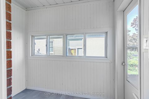 Photo 19 at 10 Mendip Crescent, Dorset Park, Toronto
