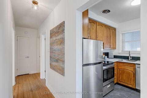 Photo 22 at 10 Mendip Crescent, Dorset Park, Toronto