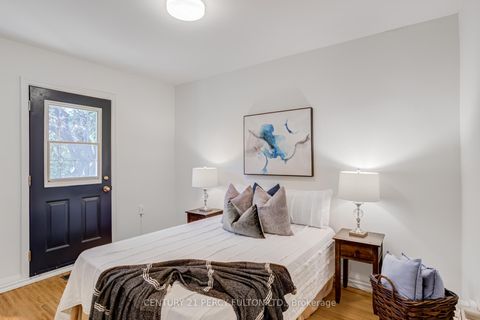 Photo 24 at 10 Mendip Crescent, Dorset Park, Toronto