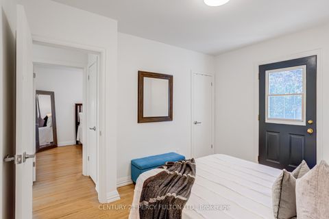 Photo 25 at 10 Mendip Crescent, Dorset Park, Toronto