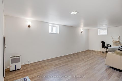 Photo 33 at 10 Mendip Crescent, Dorset Park, Toronto