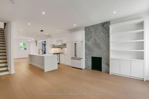Photo 1 at 195 Albany Avenue, Annex, Toronto