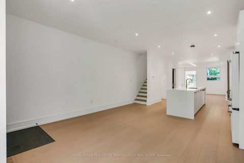 Photo 4 at 195 Albany Avenue, Annex, Toronto
