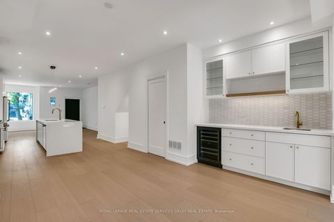 Photo 6 at 195 Albany Avenue, Annex, Toronto