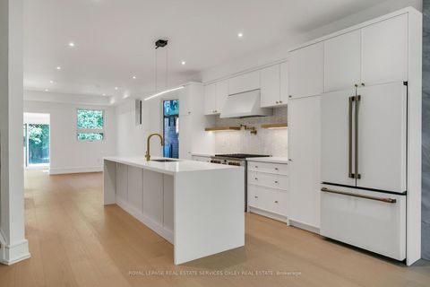Photo 9 at 195 Albany Avenue, Annex, Toronto