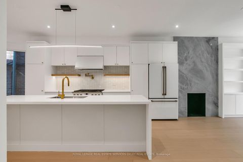 Photo 10 at 195 Albany Avenue, Annex, Toronto