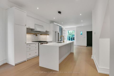 Photo 11 at 195 Albany Avenue, Annex, Toronto