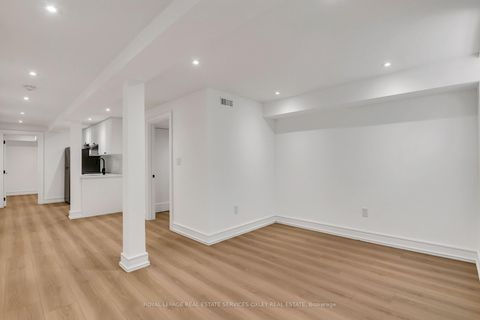 Photo 30 at 195 Albany Avenue, Annex, Toronto