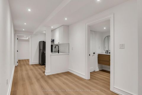 Photo 32 at 195 Albany Avenue, Annex, Toronto