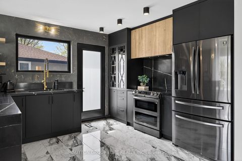 Photo 7 at 19 Hardwick Court, West Deane, Toronto