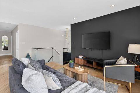 Photo 13 at 19 Hardwick Court, West Deane, Toronto