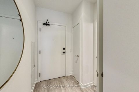 Photo 2 at 611 - 55 Mercer Street, Waterfront Communities C1, Toronto