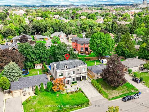 Photo 2 at 10 Malaren Road, Maple, Vaughan