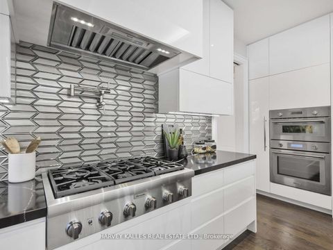 Photo 14 at 10 Malaren Road, Maple, Vaughan
