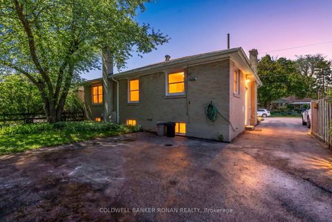 Photo 2 at 48 Cartier Crescent, Crosby, Richmond Hill