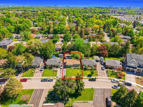 Photo 3 at 48 Cartier Crescent, Crosby, Richmond Hill