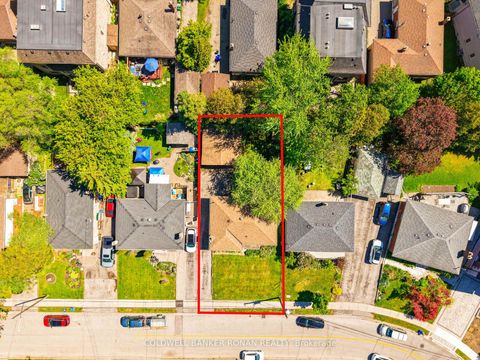 Photo 5 at 48 Cartier Crescent, Crosby, Richmond Hill