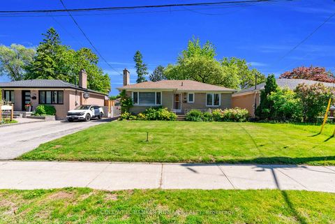 Photo 11 at 48 Cartier Crescent, Crosby, Richmond Hill