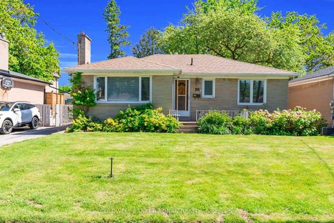 Photo 12 at 48 Cartier Crescent, Crosby, Richmond Hill