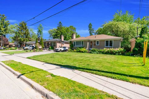 Photo 13 at 48 Cartier Crescent, Crosby, Richmond Hill