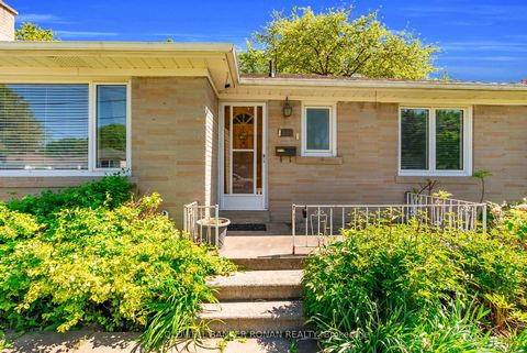 Photo 17 at 48 Cartier Crescent, Crosby, Richmond Hill