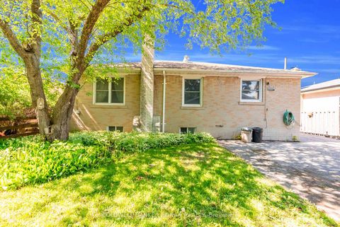 Photo 21 at 48 Cartier Crescent, Crosby, Richmond Hill