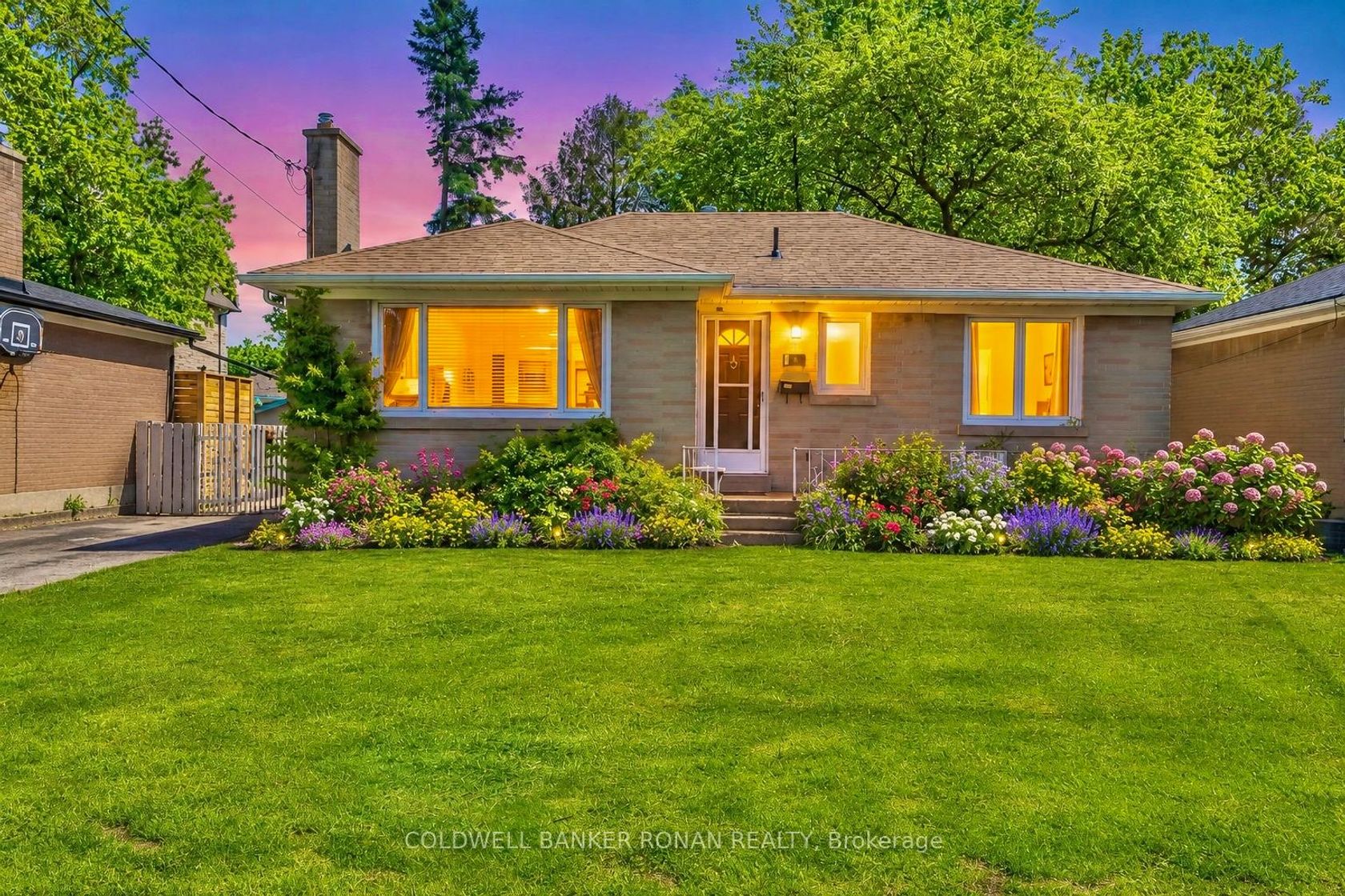 48 Cartier Crescent, Crosby, Richmond Hill photo 3