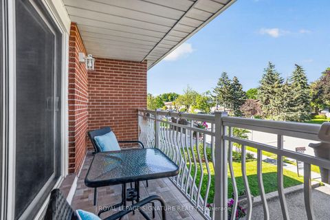 Photo 9 at 164B Edmonton Drive, Pleasant View, Toronto