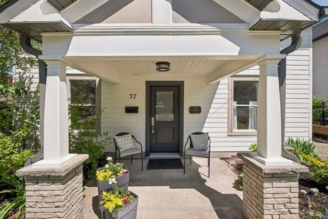Photo 1 at 37 Arnold Crescent, Mill Pond, Richmond Hill