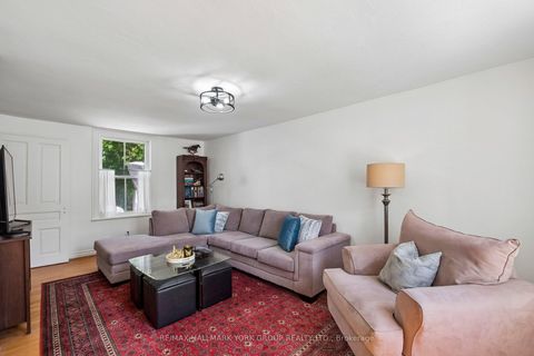 Photo 4 at 37 Arnold Crescent, Mill Pond, Richmond Hill