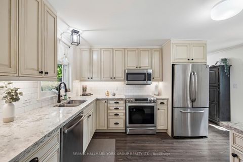 Photo 9 at 37 Arnold Crescent, Mill Pond, Richmond Hill