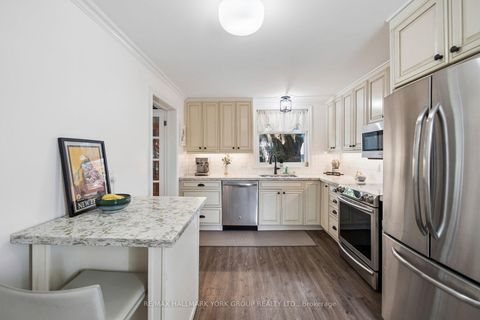 Photo 11 at 37 Arnold Crescent, Mill Pond, Richmond Hill