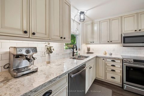 Photo 13 at 37 Arnold Crescent, Mill Pond, Richmond Hill