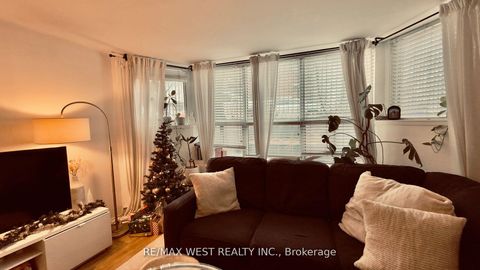 Photo 7 at 1061 Bathurst Street, Annex, Toronto