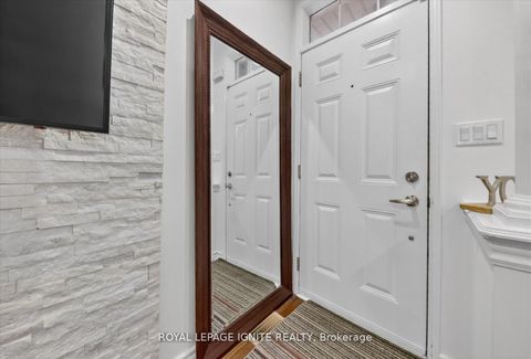 Photo 4 at 95 - 117A THE QUEENSWAY, Swansea, Toronto
