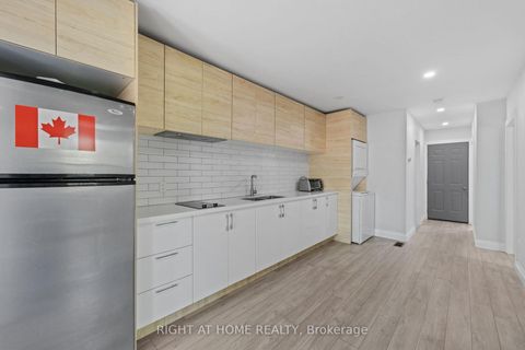 Photo 4 at 72 Katherine Road, CFB, Toronto