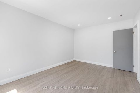 Photo 10 at 72 Katherine Road, CFB, Toronto