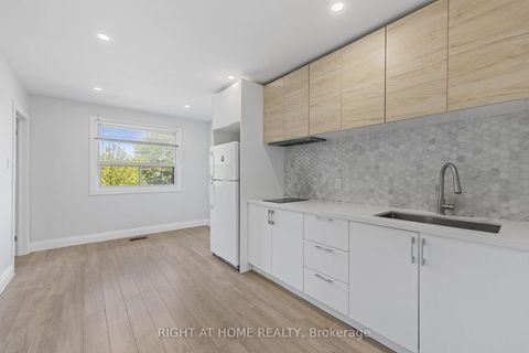 Photo 12 at 72 Katherine Road, CFB, Toronto