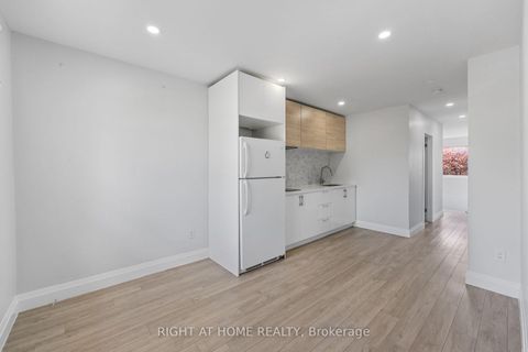 Photo 13 at 72 Katherine Road, CFB, Toronto